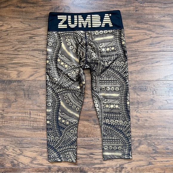 ZUMBA • All Night Metallic Capri Leggings cropped gold foil medallion print - Picture 9 of 11